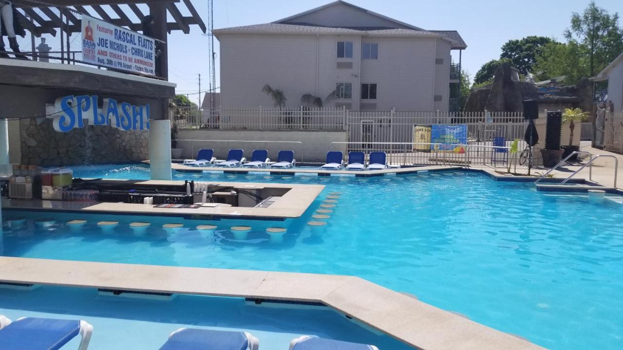 Grand Islander Hotel プットインベイ エクステリア 写真