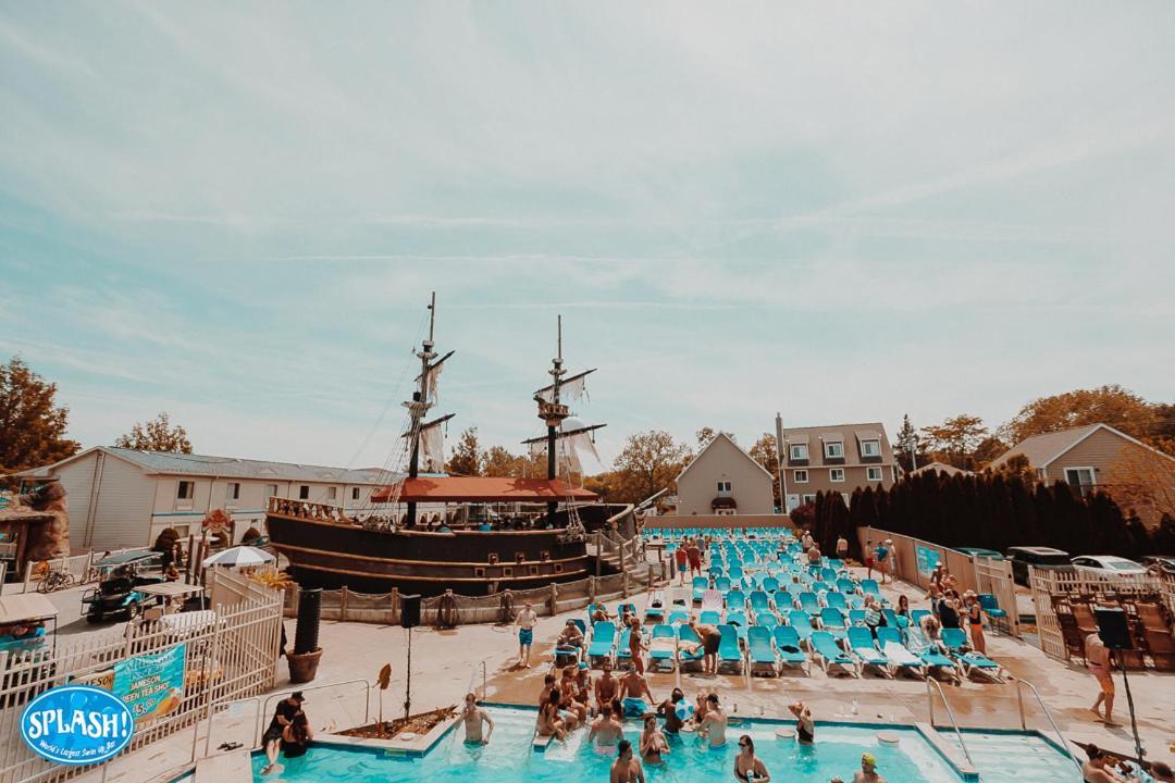Grand Islander Hotel プットインベイ エクステリア 写真